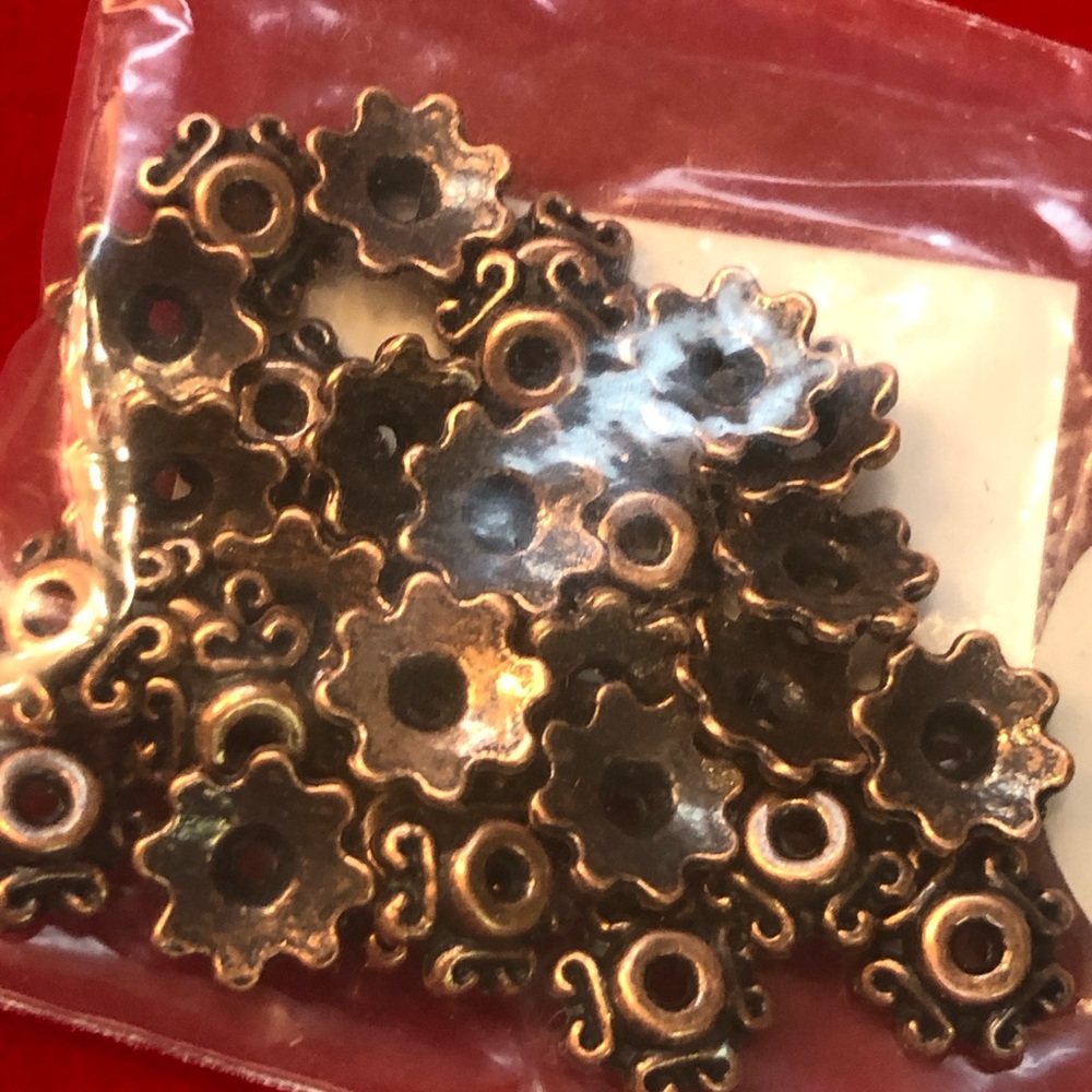 🆕✨Two (2) packs of 9mm scalloped Bead Caps, silver and copper✨. 🆕without tag✨.